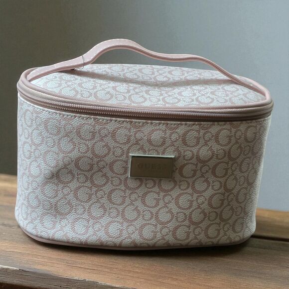 GUESS Handbags - GUESS Makeup Bag NWT Blush Pink Cosmetic Case 11x7x13 Zipper Closure